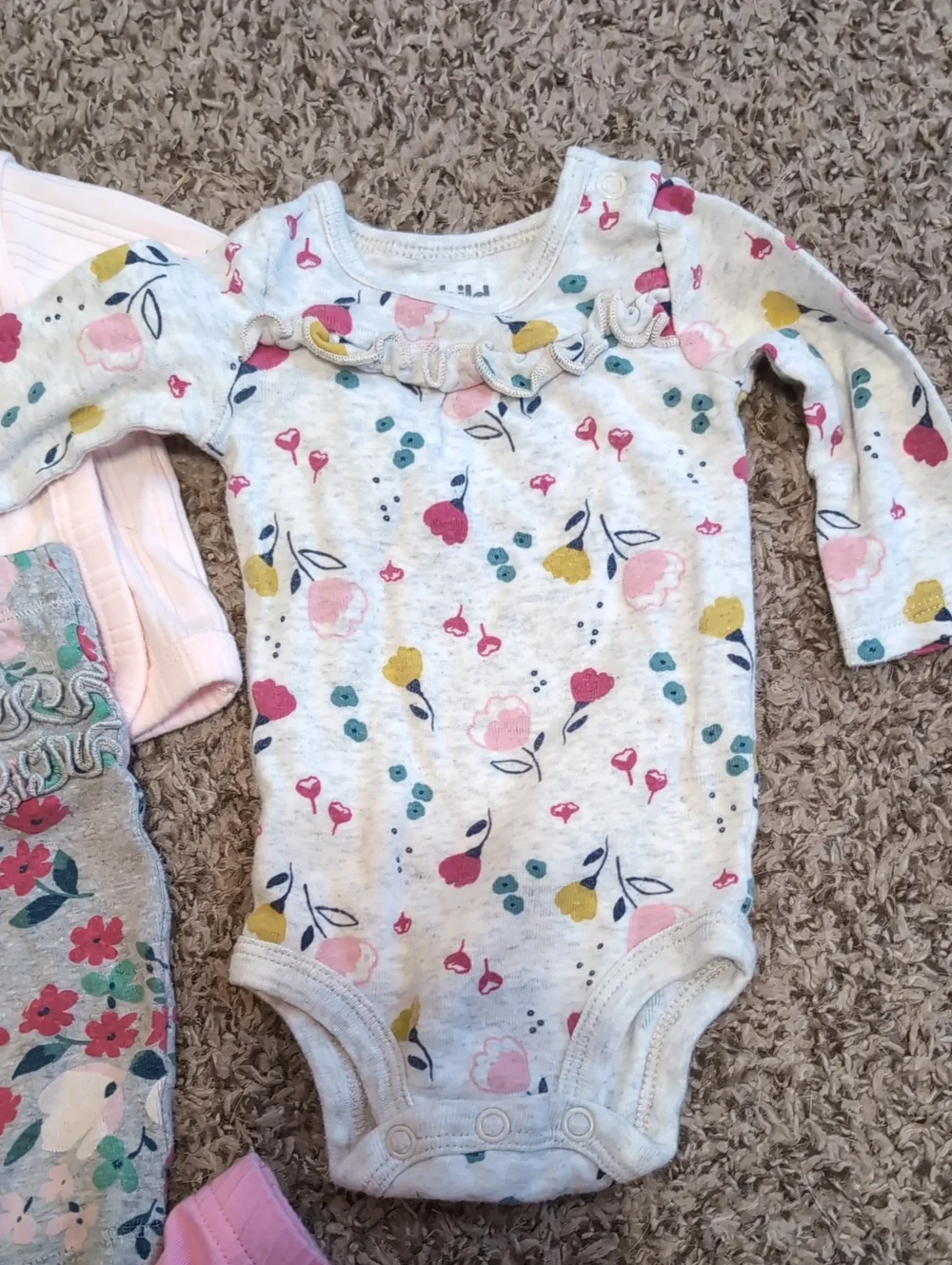 Mixed Brands Newborn Girls 4 Piece Bundle - Picture 5 of 8
